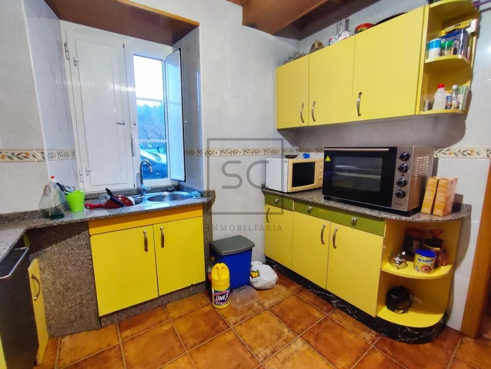 Casa con finca y dos bodegas en san saturnino, san sadurniño