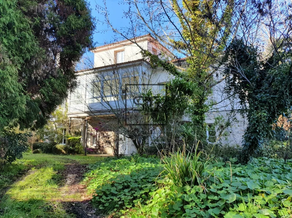 Casa con galería y finca en osedo, sada