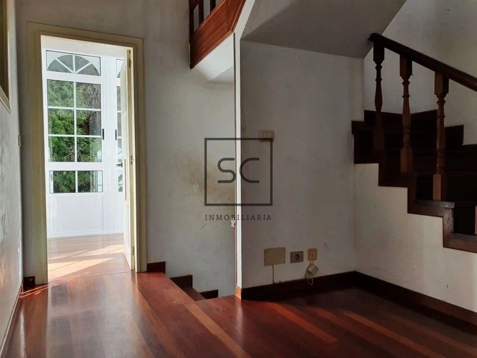 Casa con galería y finca en osedo, sada