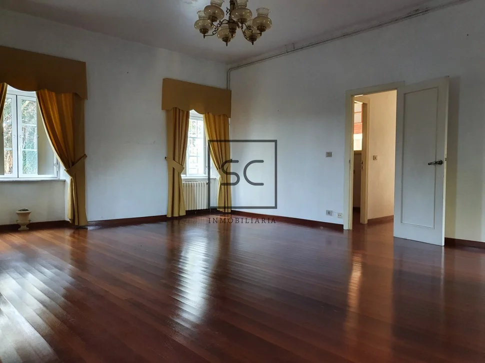 Casa con galería y finca en osedo, sada