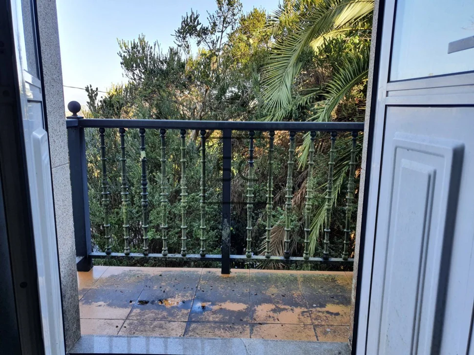 Casa con galería y finca en osedo, sada