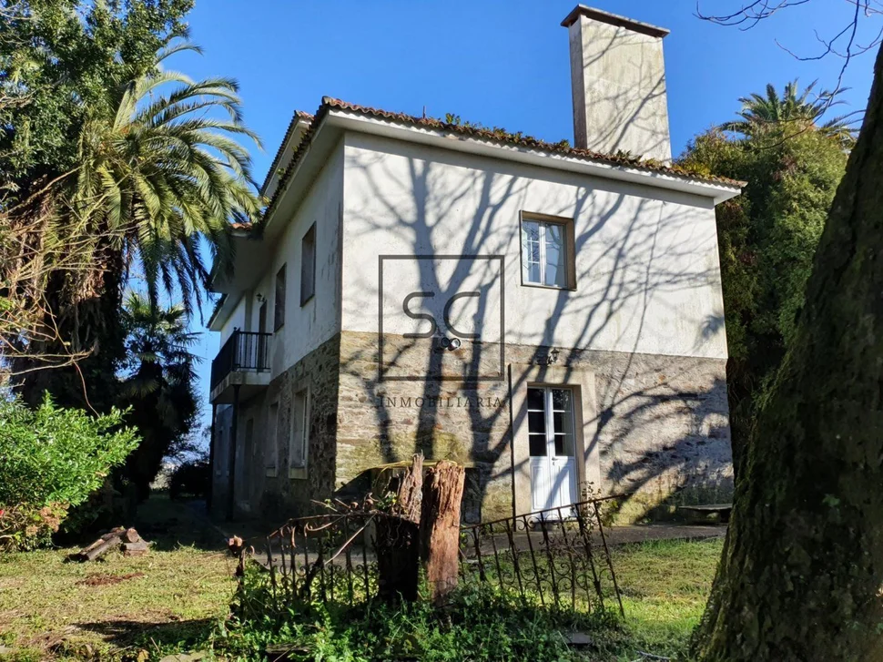 Casa con galería y finca en osedo, sada