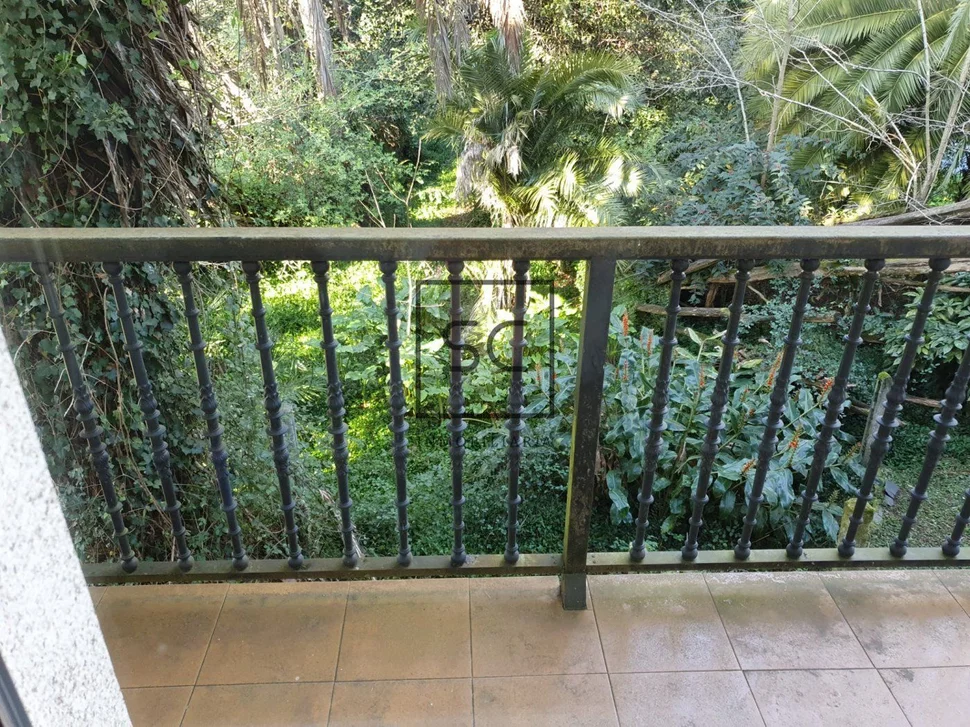 Casa con galería y finca en osedo, sada