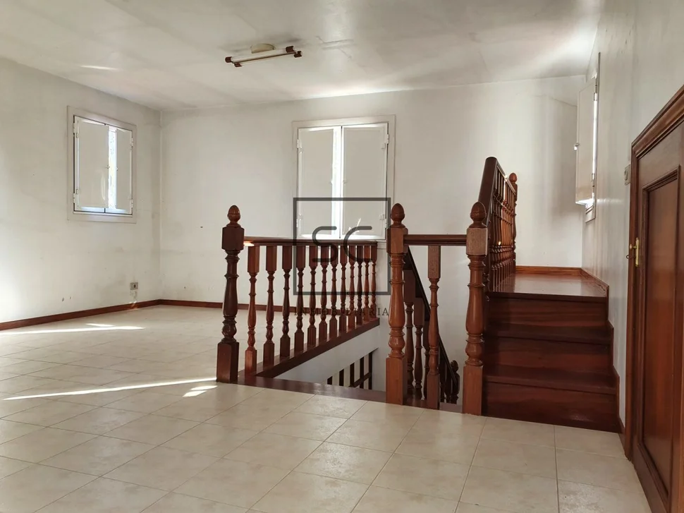 Casa con galería y finca en osedo, sada