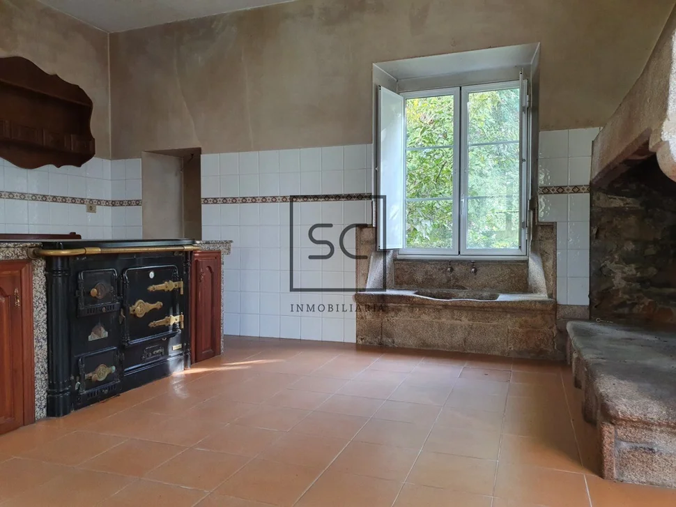 Casa con galería y finca en osedo, sada