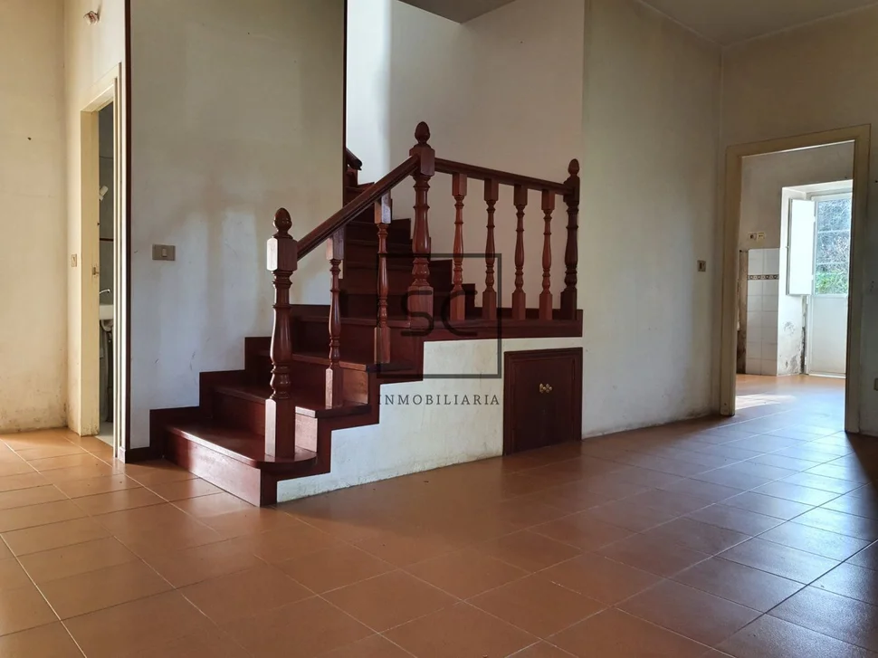 Casa con galería y finca en osedo, sada