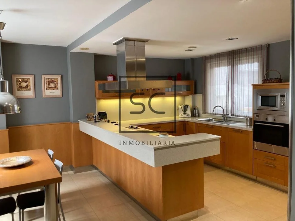 Amplio piso con dos entradas