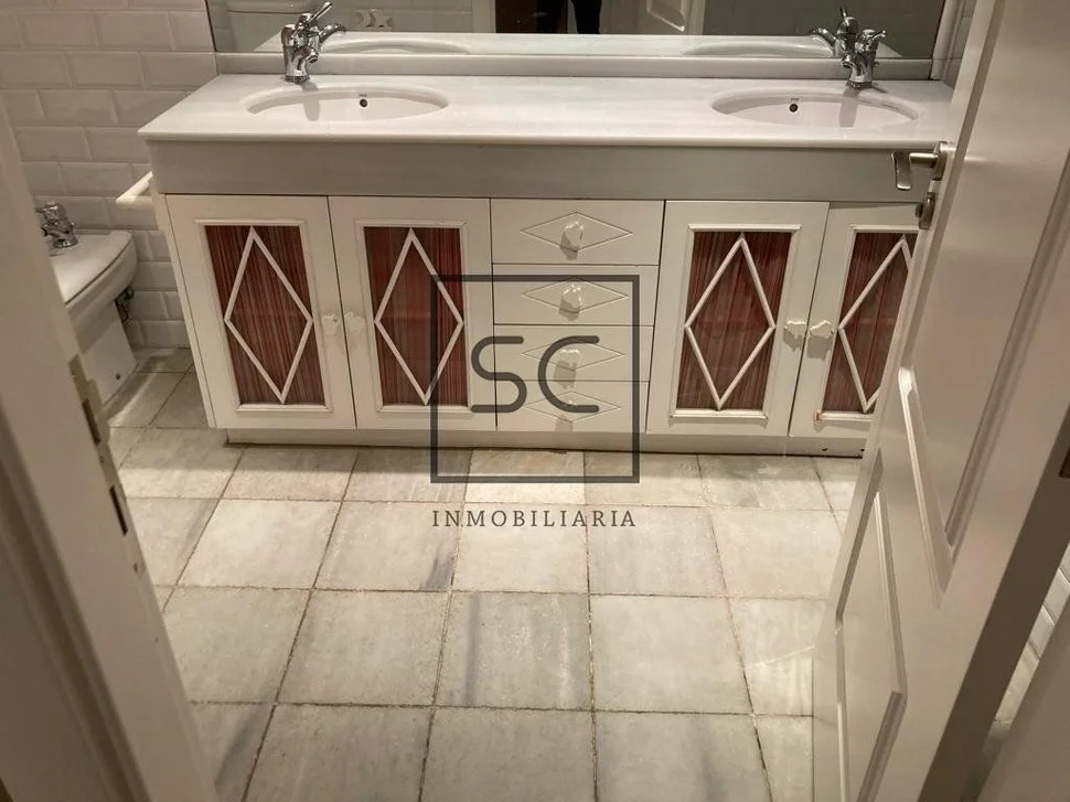 Amplio piso con dos entradas