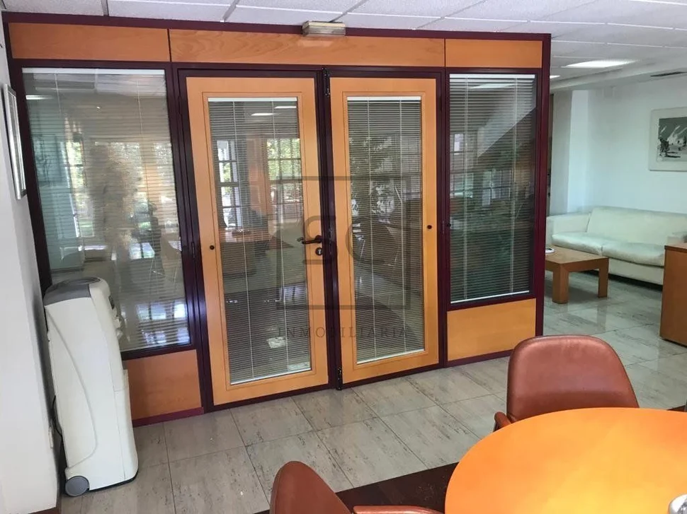 Oficina con galería en ensanche, a coruña