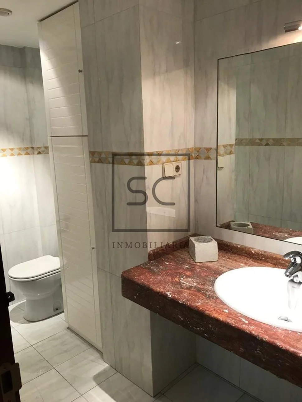 Oficina con galería en ensanche, a coruña