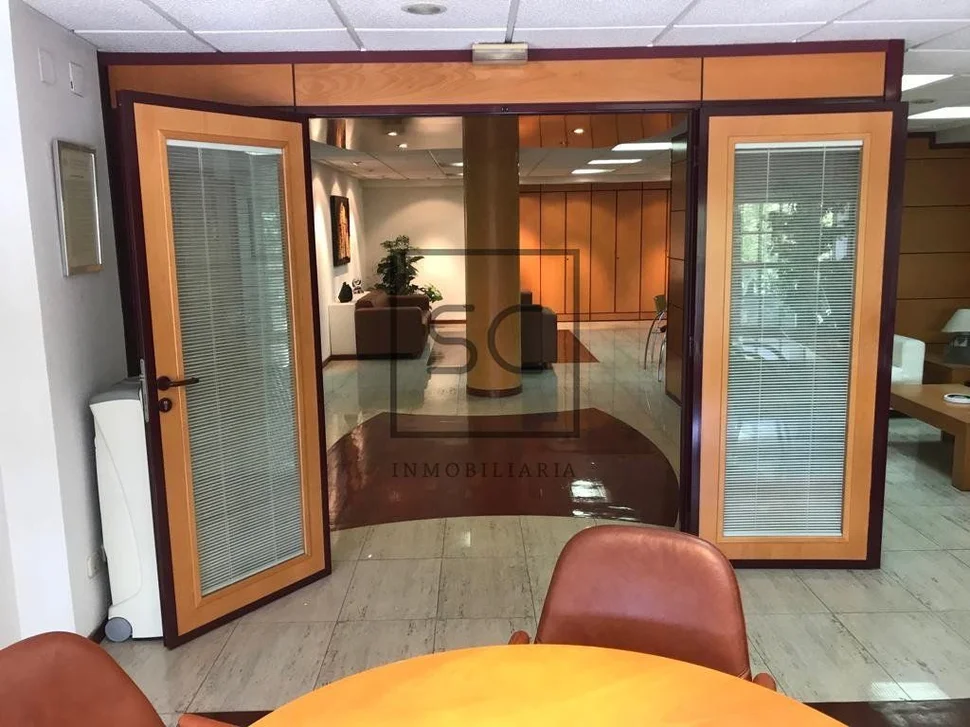 Oficina con galería en ensanche, a coruña