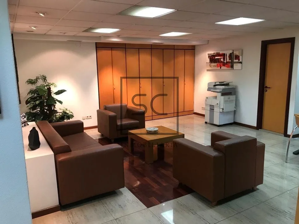 Oficina con galería en ensanche, a coruña