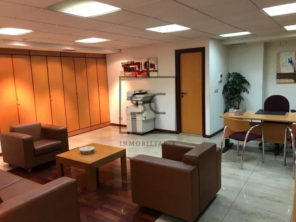 Oficina con galería en ensanche, a coruña