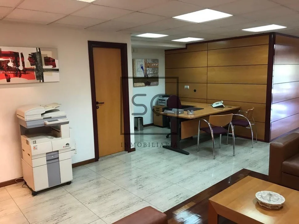 Oficina con galería en ensanche, a coruña