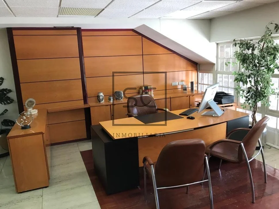 Oficina con galería en ensanche, a coruña