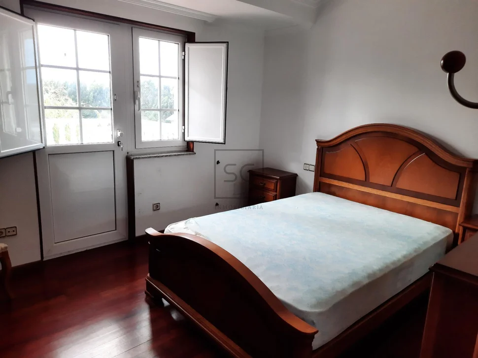 Chalet semiamueblado para alquiler anual