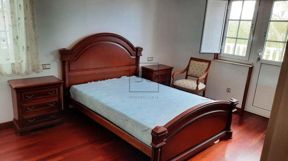 Chalet semiamueblado para alquiler anual