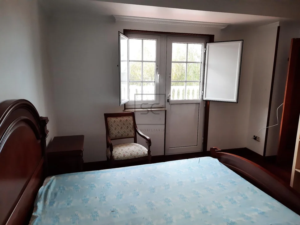 Chalet semiamueblado para alquiler anual