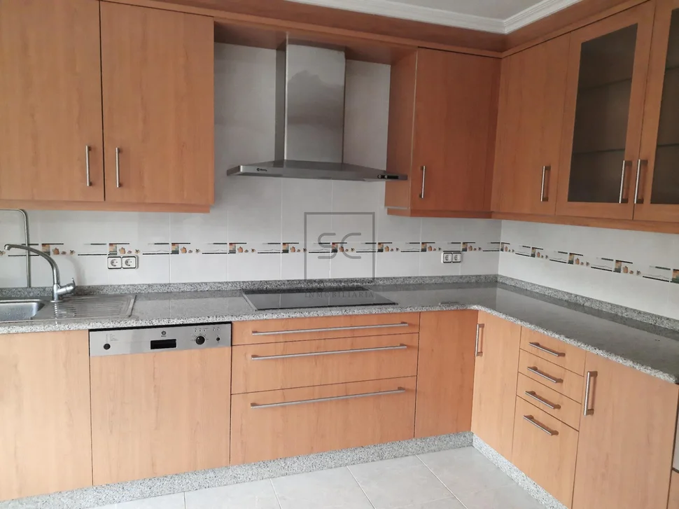 Chalet semiamueblado para alquiler anual