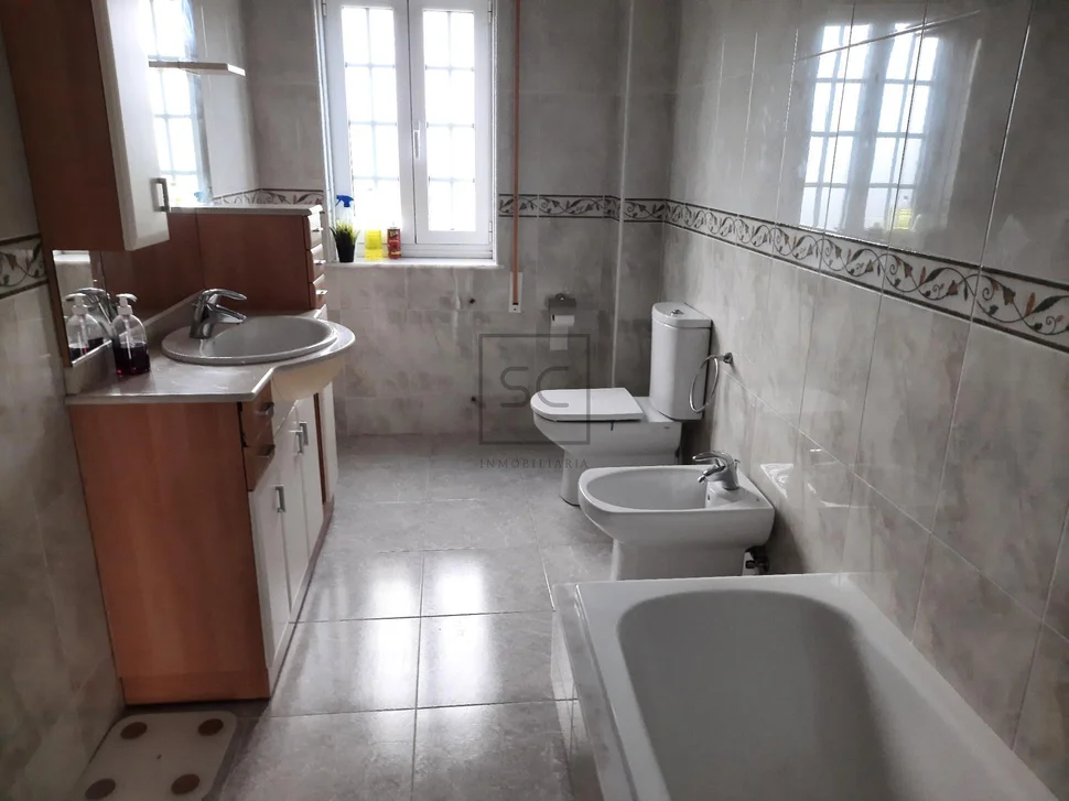 Chalet semiamueblado para alquiler anual