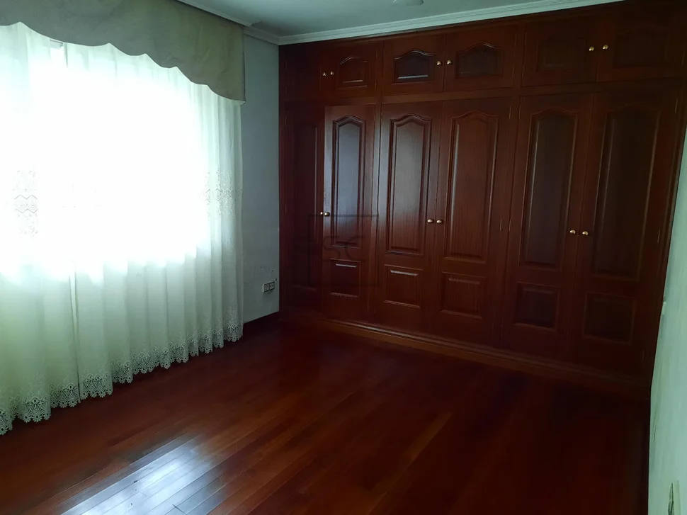 Chalet semiamueblado para alquiler anual