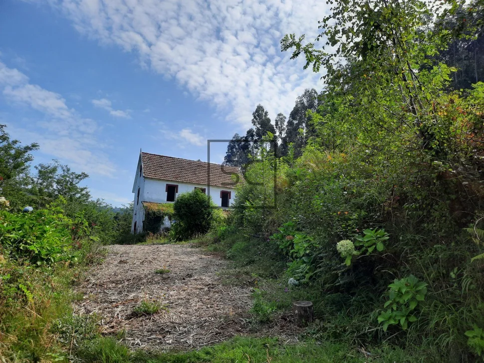 Casa para reforma integral con finca en sedes, narón