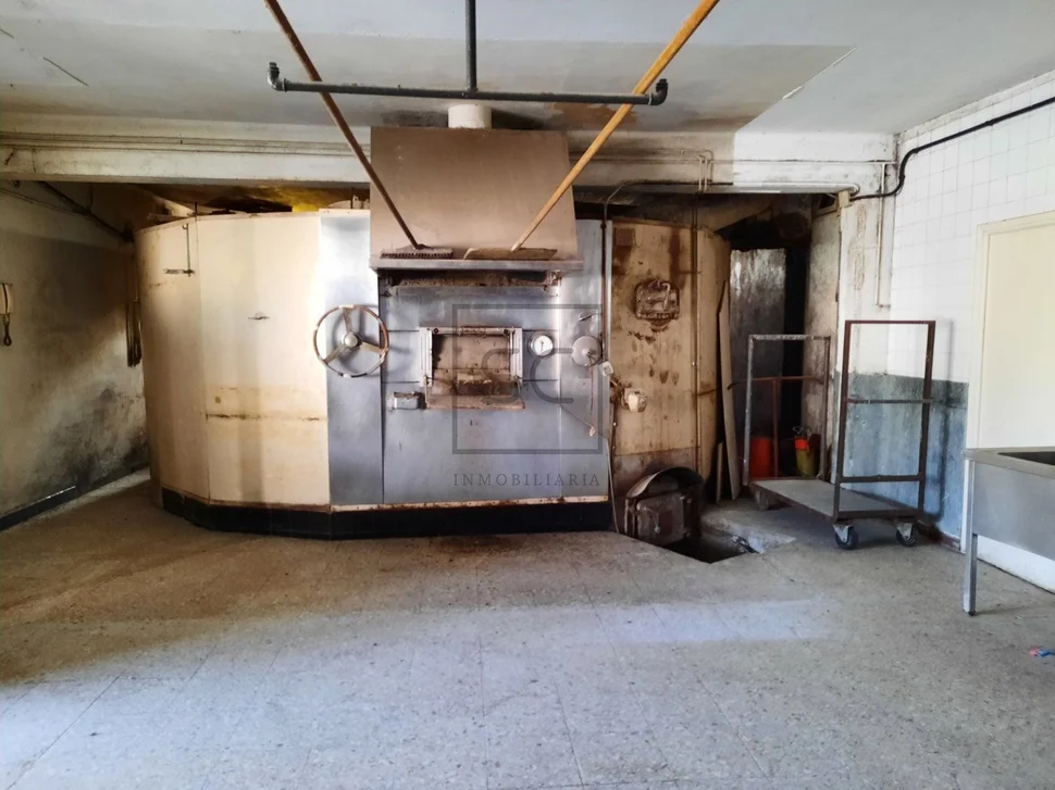 Bajo comercial con vivienda en sedes, narón