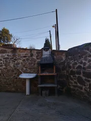 Casa adosada con patio y bodegas