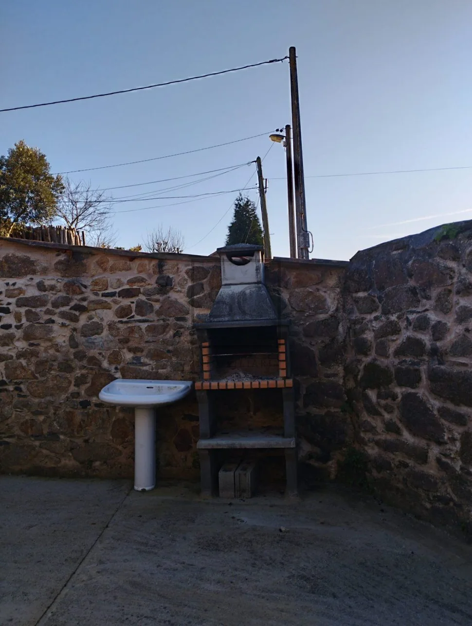 Casa adosada con patio y bodegas