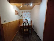 Casa adosada con patio y bodegas