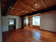 Casa adosada con patio y bodegas