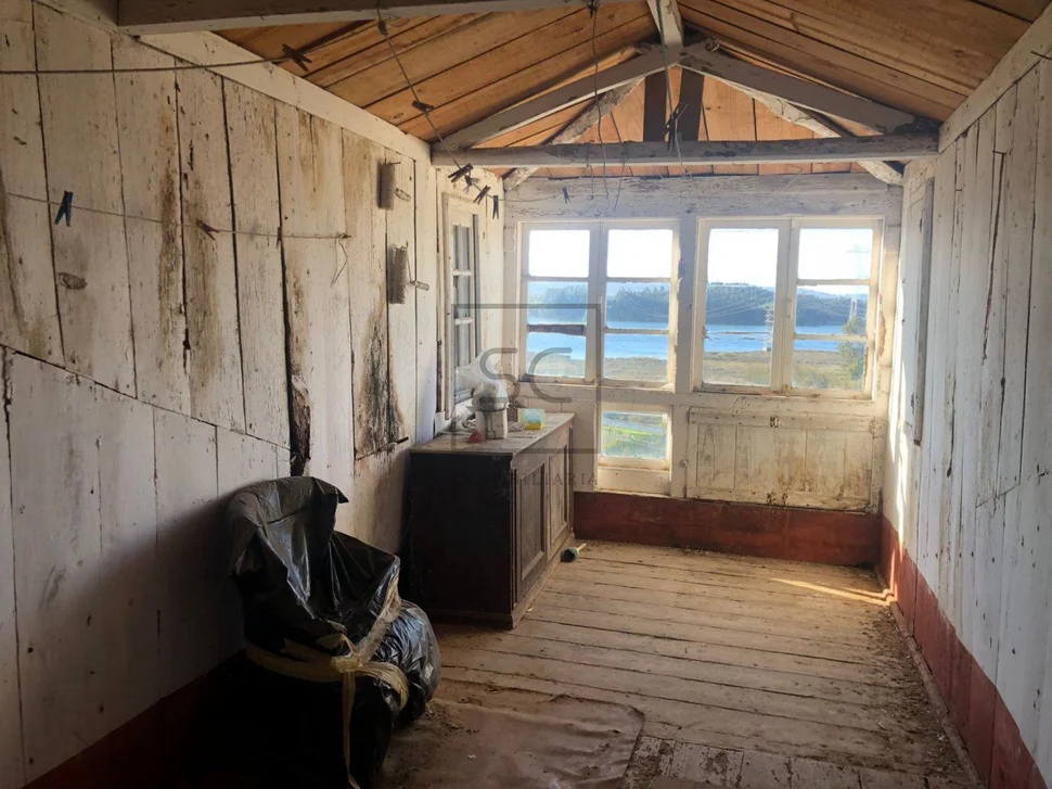 Adosado con espectacular finca en el centro de neda