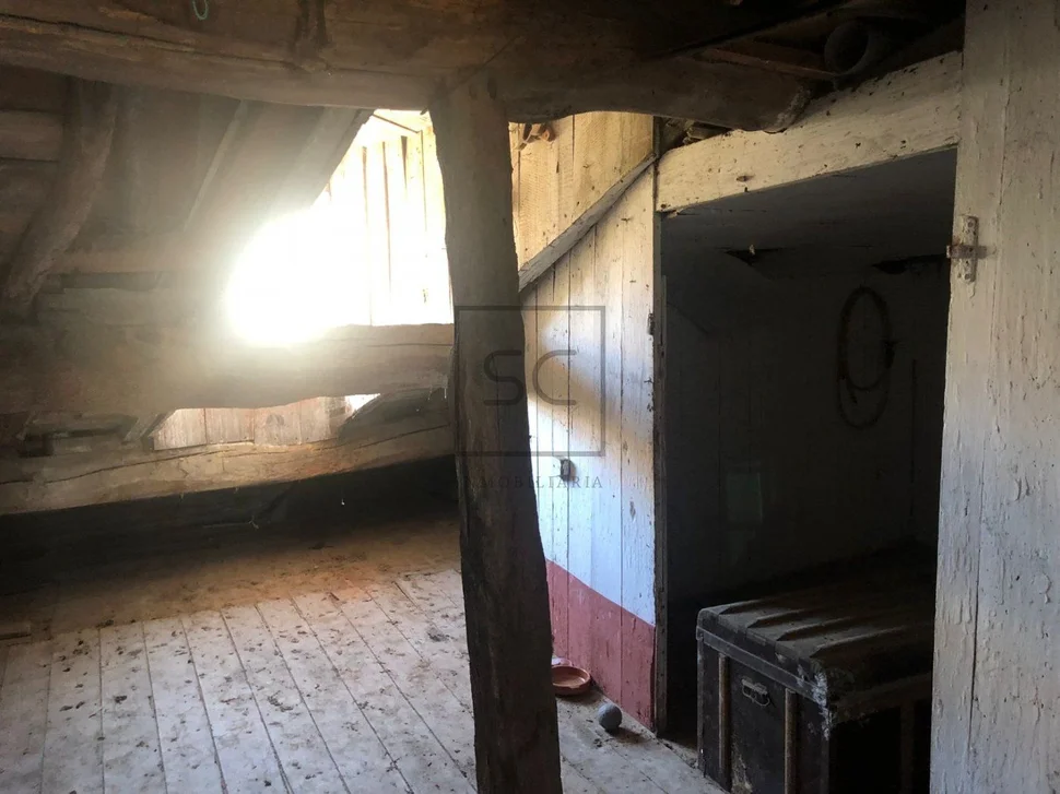 Adosado con espectacular finca en el centro de neda