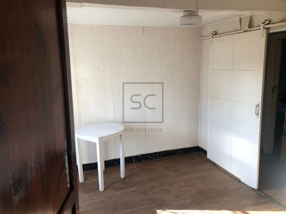 Adosado con espectacular finca en el centro de neda