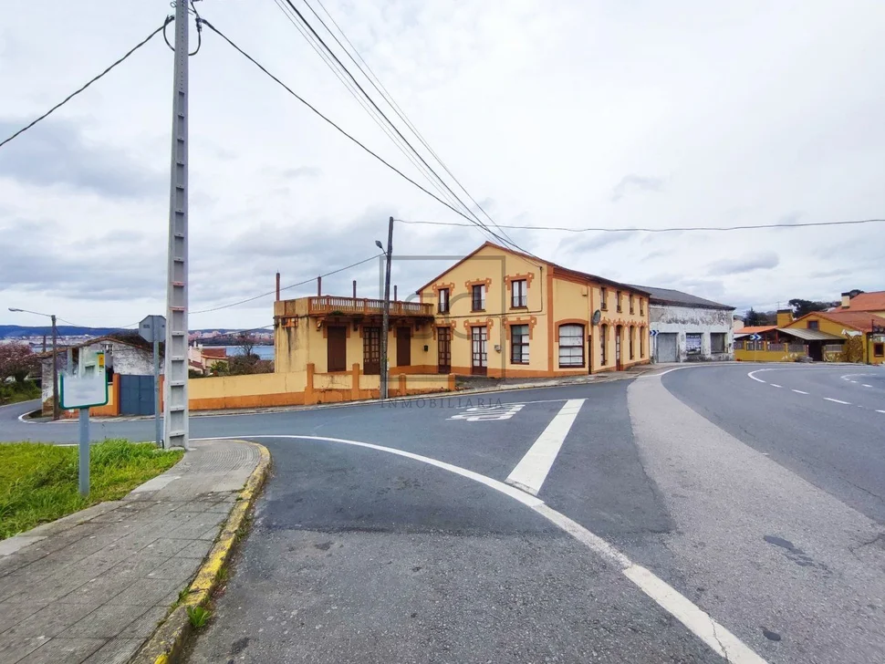 Casa para rehabilitar, con vistas despejadas en barallobre, fene