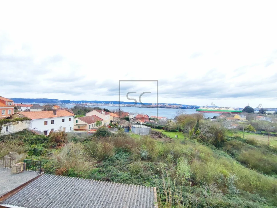 Casa para rehabilitar, con vistas despejadas en barallobre, fene