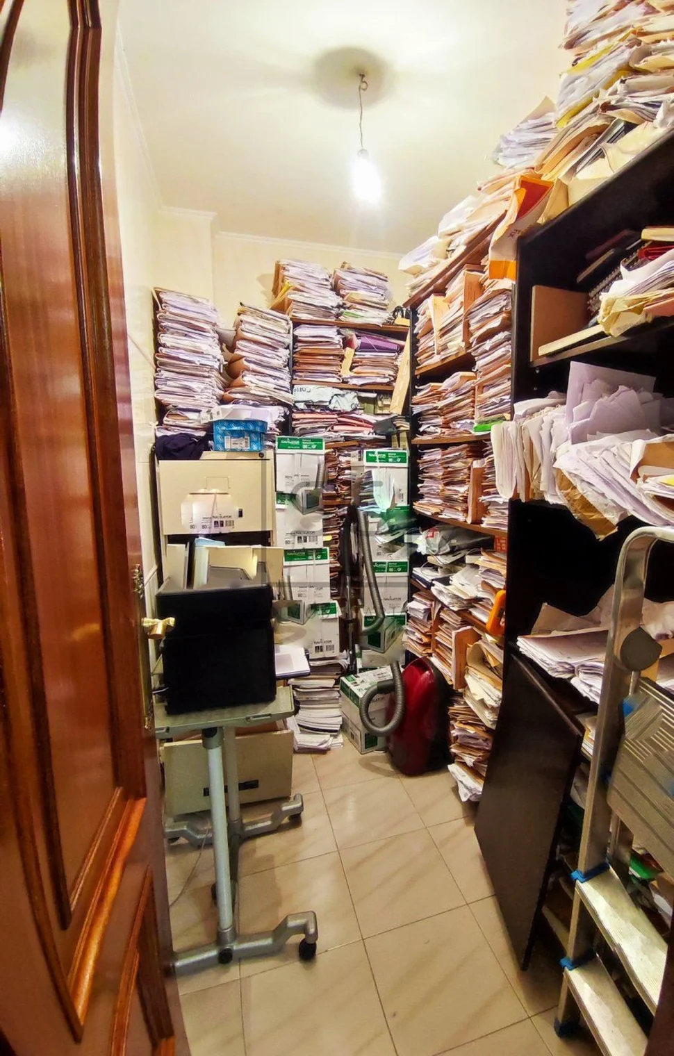 Piso con balcón y galería en centro, ferrol