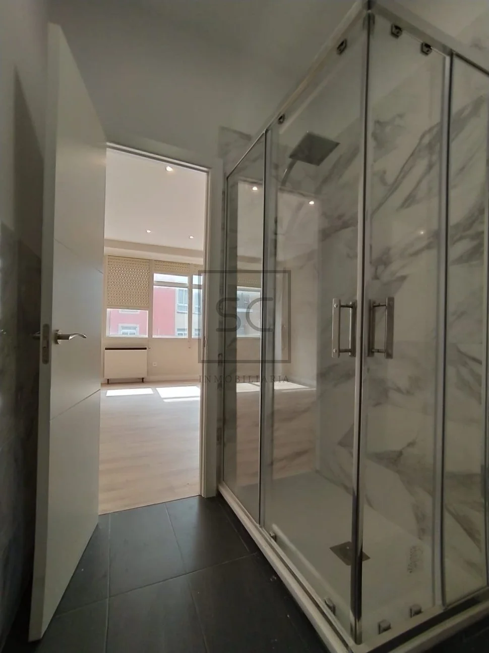 Amplio piso recientemente reformado