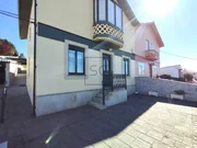 Bonita casa con piscina y vistas al mar