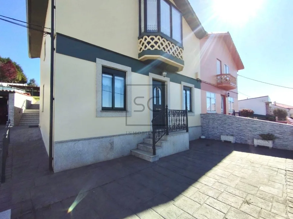 Bonita casa con piscina y vistas al mar