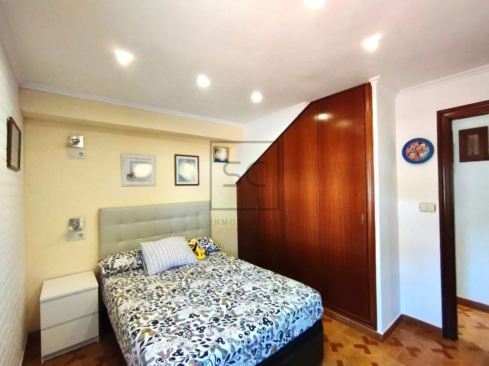 Bonita casa con piscina y vistas al mar