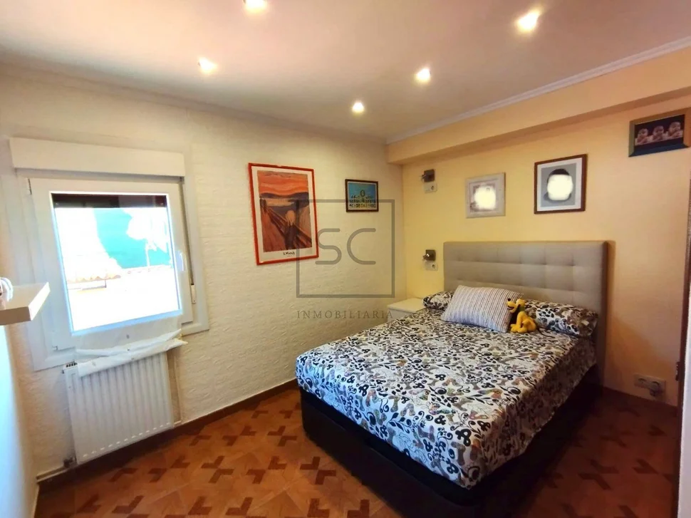 Bonita casa con piscina y vistas al mar