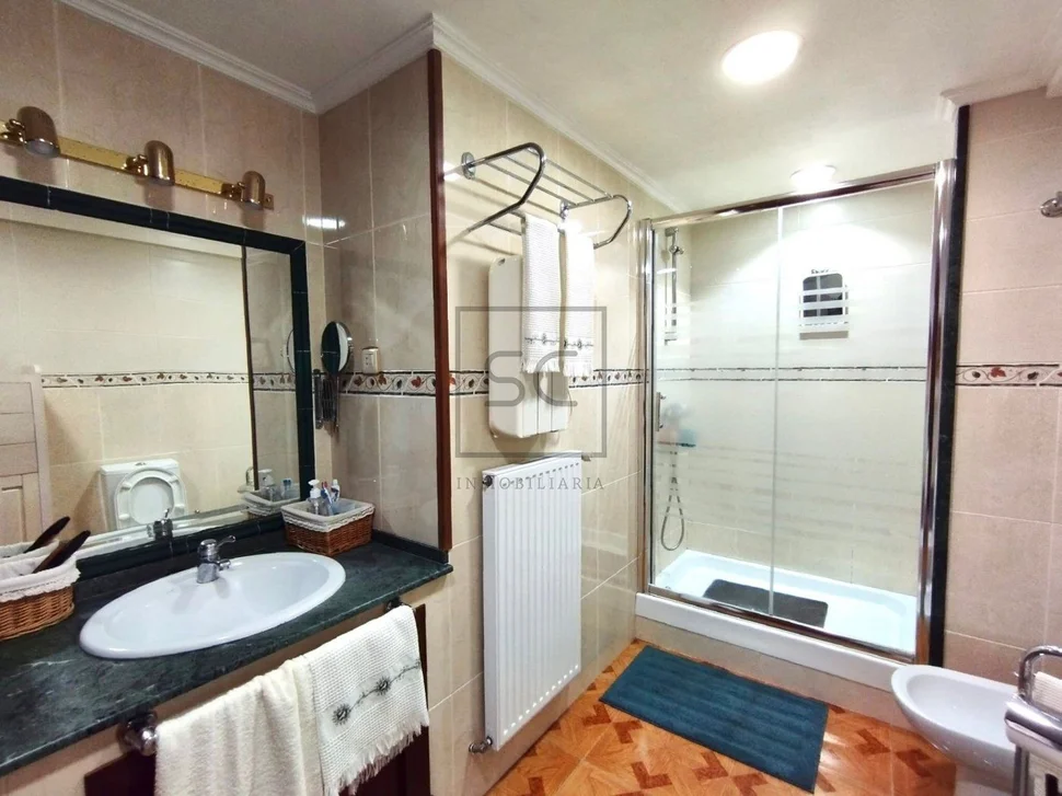 Bonita casa con piscina y vistas al mar