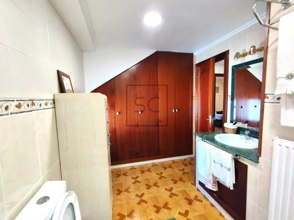 Bonita casa con piscina y vistas al mar