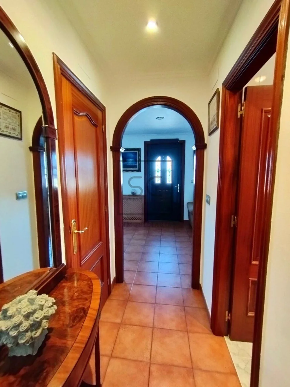 Bonita casa con piscina y vistas al mar