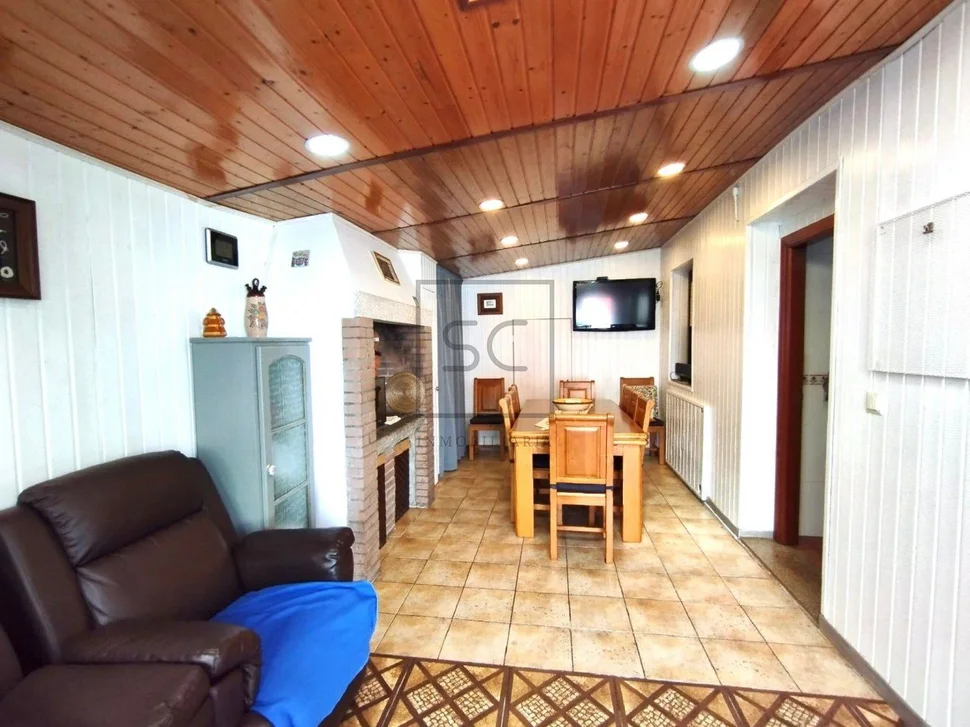 Bonita casa con piscina y vistas al mar