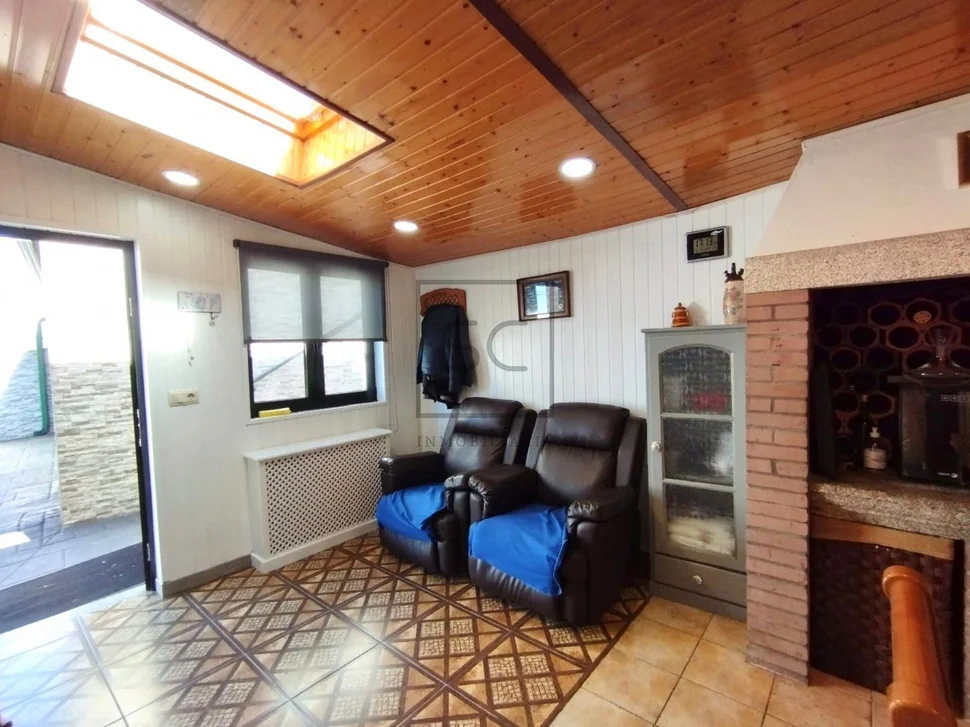 Bonita casa con piscina y vistas al mar