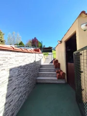 Bonita casa con piscina y vistas al mar