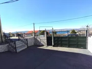 Bonita casa con piscina y vistas al mar