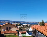 Bonita casa con piscina y vistas al mar